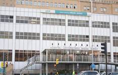 Fachada del Hospital Miguel Servet, donde se encuentra la zaragozana herida en Cambrils.